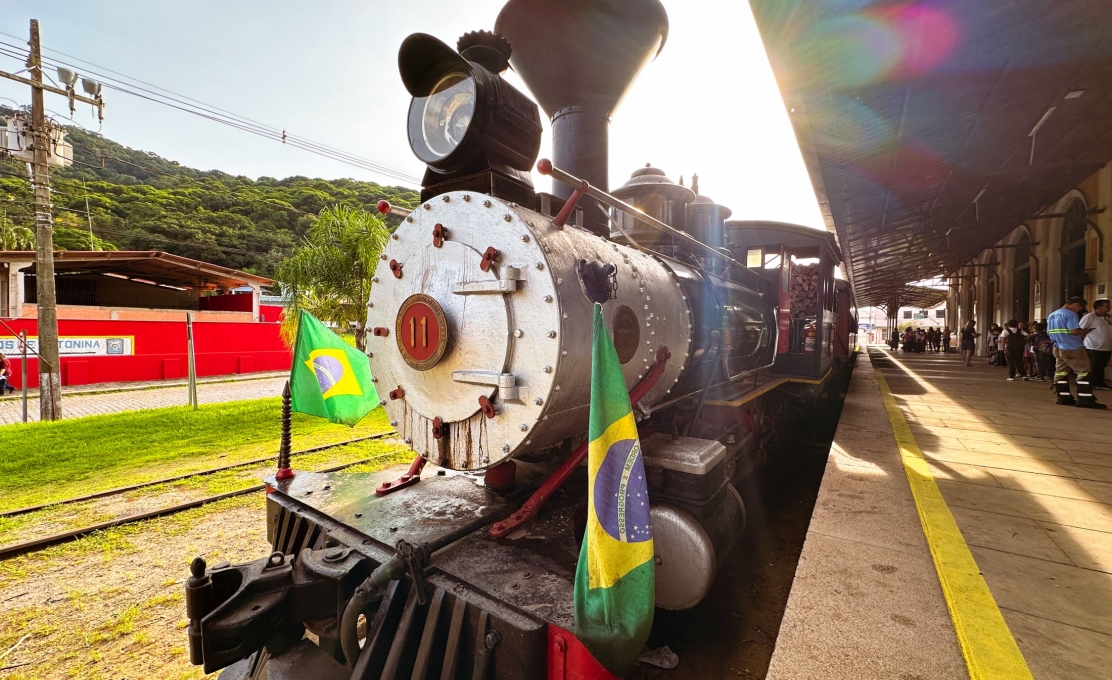 Passeio Educativo Com O Trem Caiçara Encanta Alunos de Morretes