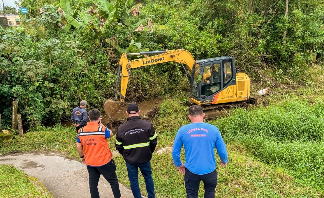 Prefeitura de Morretes inicia desobstrução do Rio Bom Jardim para reforçar ações de prevenção ao período de chuvas