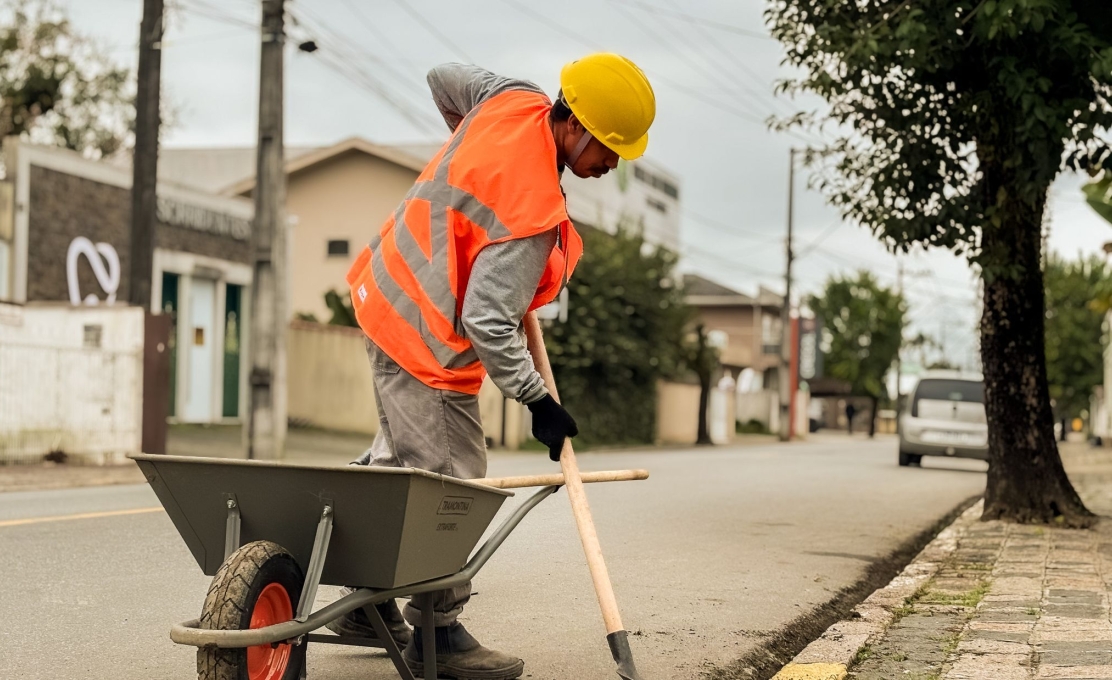 Prefeitura reforça limpeza pública com início da atuação de nova empresa