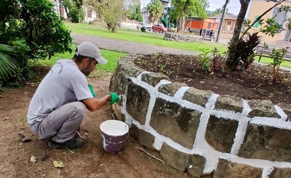 Secretaria de Meio Ambiente E Urbanismo Inicia Revitalização da Praça Rocha Pombo