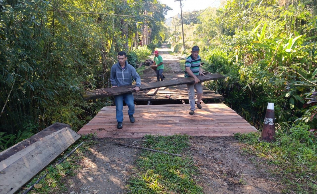 Prefeitura de Morretes realiza melhorias em estradas e ponte na área rural