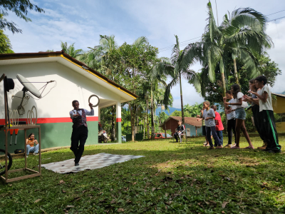 Morretes recebe oficina e espetáculo circense na Escola Municipal Maria Augusta Campos Cagni