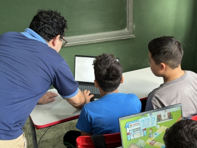 Alunos da Escola Rural Municipal Benedita da Silva Vieira participam de atividades tecnológicas com a ClickIdeia