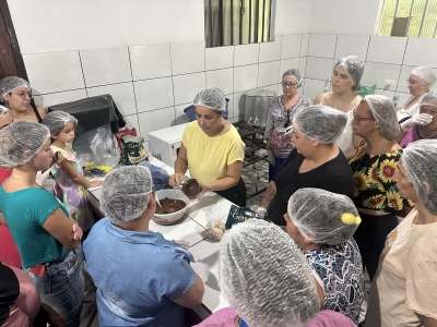 Curso gratuito de produção de ovos de Páscoa incentiva empreendedorismo em Morretes