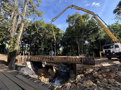 Concretagem da Ponte do Candonga marca avanço nas obras de mobilidade em Morretes