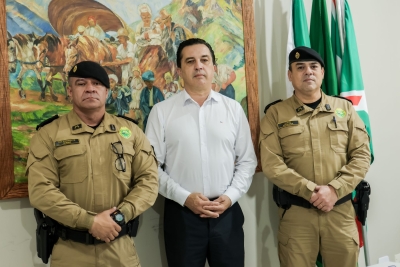 Prefeito Junior Brindarolli recebe comandante do 9º Batalhão da Polícia Militar