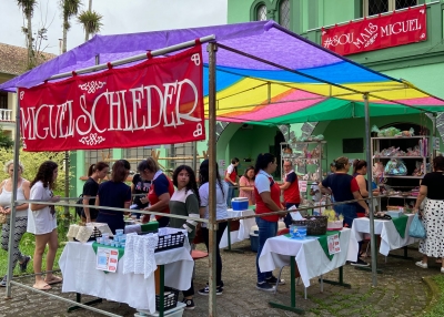 Alunos da Escola Miguel Schleder desenvolvem potencial empreendedor na feira da criança empreendedora