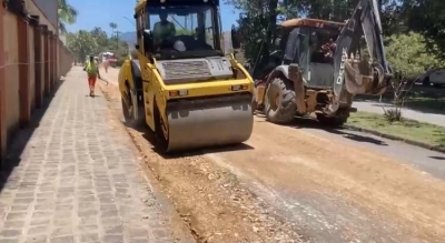 Secretaria Municipal de Infraestrutura realiza manutenção no asfalto na rua Padre Saviniano 