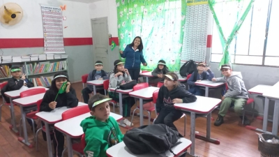 Atividades da semana da pátria com os alunos da escola municipal rural do barro branco