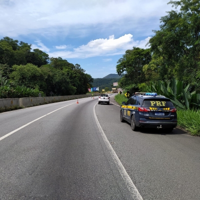 PRF informa que BR 277 continua interditada após afundamento da pista no km 33,5