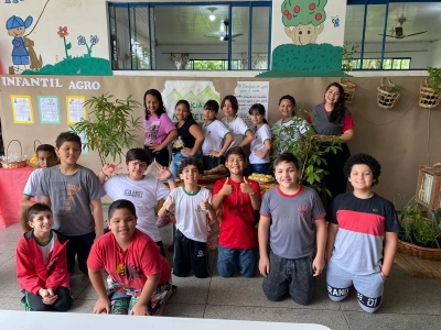 Alunos da Escola Dr. Luiz Fernando de Freitas apresentam projeto do JEPP na Feira da Criança Empreendedora