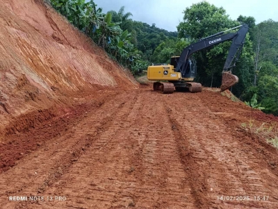 Infraestrutura trabalha na desobstrução de estradas afetadas pelas chuvas em Morretes