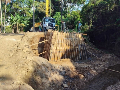 Obras da Ponte Cruzeiro avançam com concretagem do alicerce