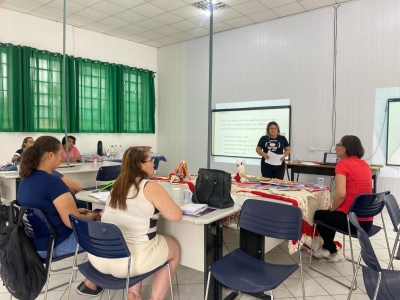 Professores de Morretes participam de formação do Programa Leitura e Escrita na Educação Infantil (LEEI)