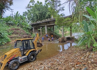 Secretaria de Meio Ambiente e Urbanismo realiza ações de roçada e coleta em diversos pontos da cidade