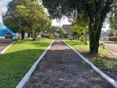 Revitalização urbana continua em Morretes com pintura e limpeza de espaços públicos