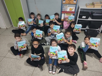 Escolas municipais de Morretes recebem novos livros didáticos por meio do Programa Educa Juntos
