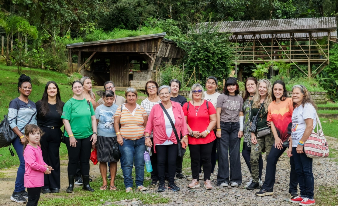 Participantes dos projetos MOVA e Mãos que Acolhem participam de vivência no Ekôa Park