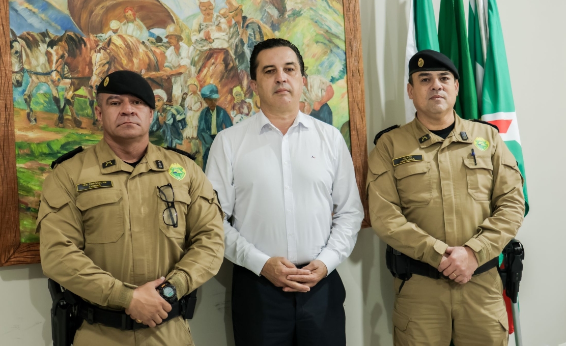 Prefeito Junior Brindarolli recebe comandante do 9º Batalhão da Polícia Militar