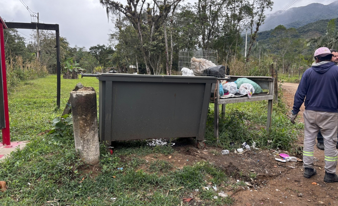 Prefeitura de Morretes realiza reinstalação de containers de lixo nos pontos do Arr...