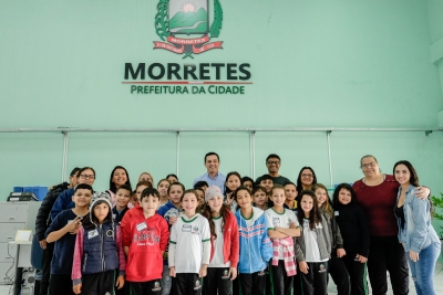 Alunos de escolas rurais visitam prefeitura de morretes