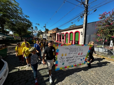 Moradores de Morretes participam de passeata em celebração ao Dia Internacional da Síndrome de Down