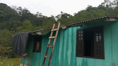 ​​​​​​​Defesa Civil de Morretes atende famílias atingidas pelo vento no último domingo