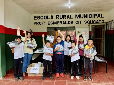 Prefeitura de Morretes entrega novos uniformes para estudantes da rede municipal