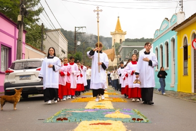 Corpus Christi reúne fiéis e mantém tradição religiosa em Morretes