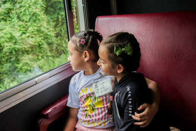 Crianças e adolescentes de Morretes realizam viagem de trem a Curitiba em ação do Mês das Crianças