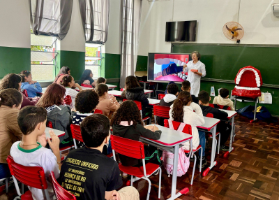 Alunos da Escola Municipal Benedita da Silva participam de ação de saúde bucal