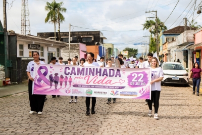 Morretes realiza caminhada pelo fim da violência contra as mulheres durante o Agosto Lilás