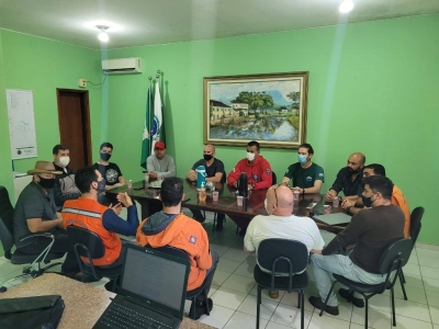 Prefeitura de Morretes, Defesa Civil e Corpo de Bombeiros atendem moradores que sofreram com as fortes chuvas