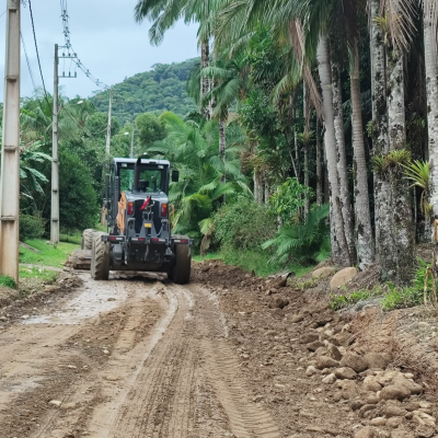 Secretaria de Infraestrutura realiza patrolamento no bairro Morro Alto